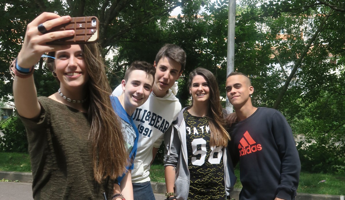 1200-1644500702-nerabezaroa__selfie.jpg